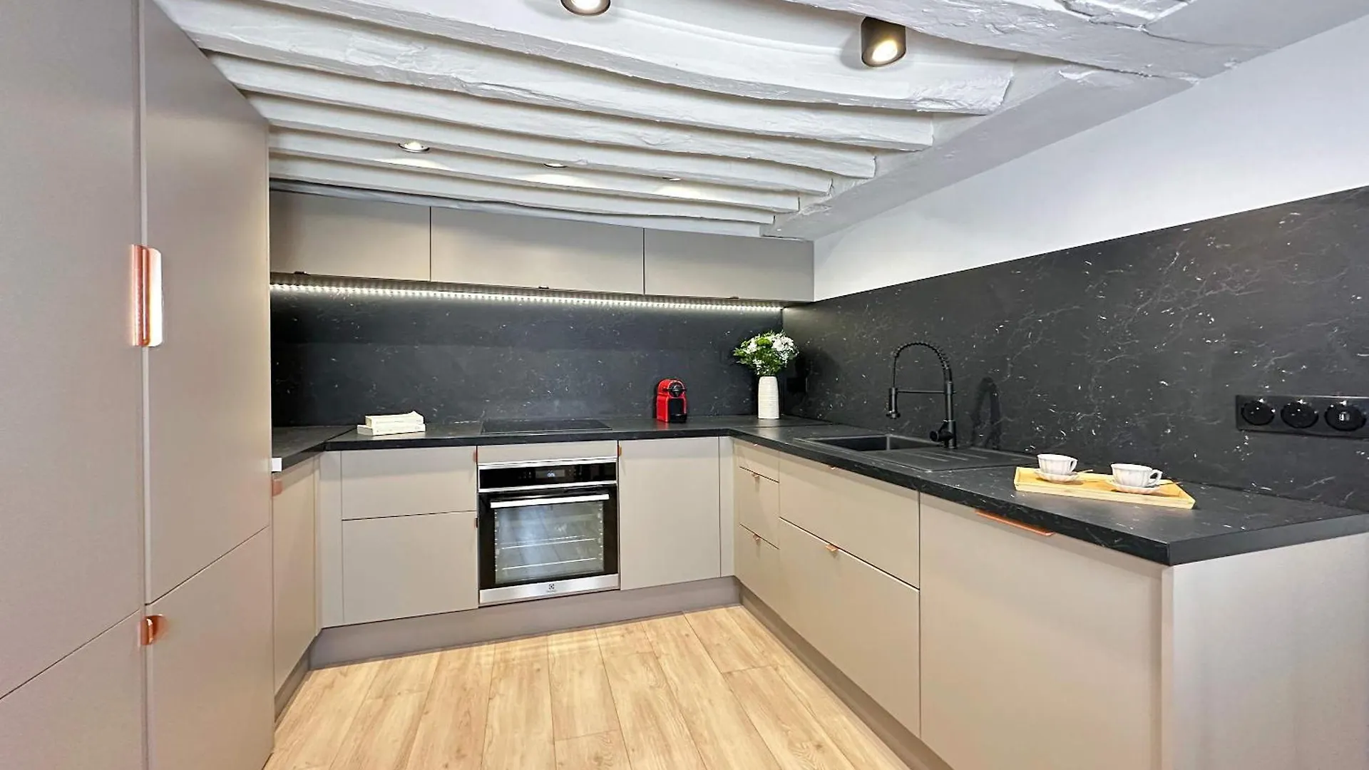 Apartamento Chic Flat With Elevator 4 Guests Bourse De París 0*,  Francia